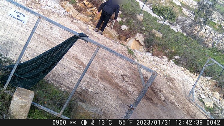 "Gestore ambientale" solo sulla carta: azienda edile scaricava rifiuti (anche pericolosi) nei campi. Denunce e sequestri - Corriere Salentino