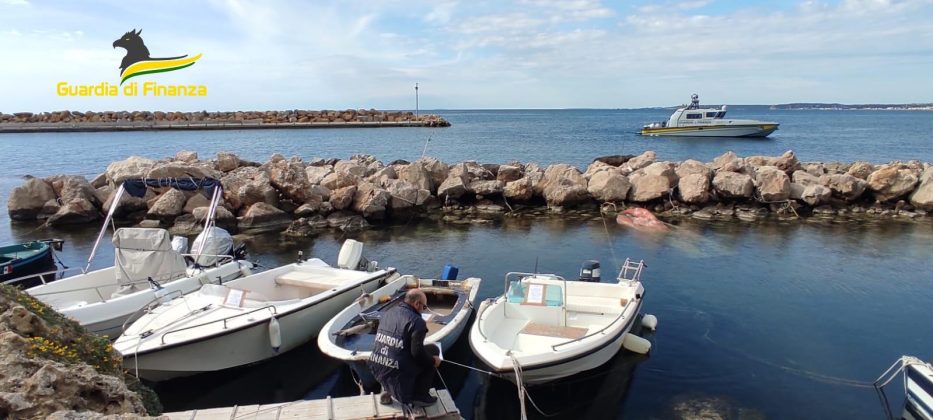 Danni al fondale per ormeggiare abusivamente le barche: sequestrato porticciolo, 18 denunce - Corriere Salentino