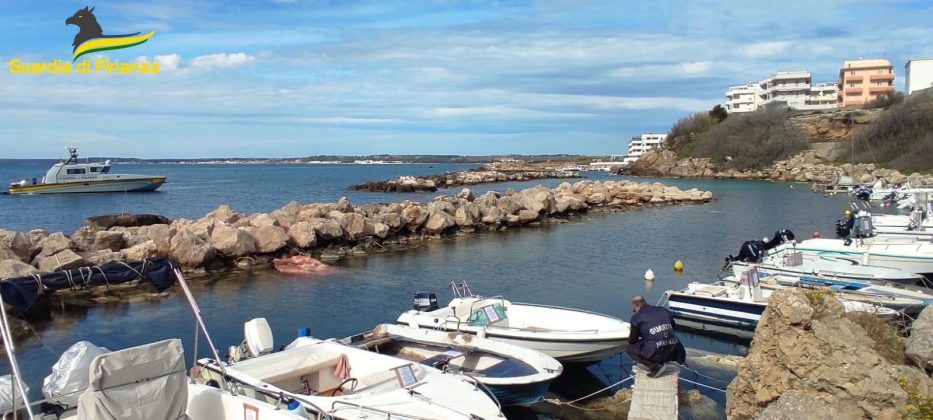 Danni al fondale per ormeggiare abusivamente le barche: sequestrato porticciolo, 18 denunce - Corriere Salentino