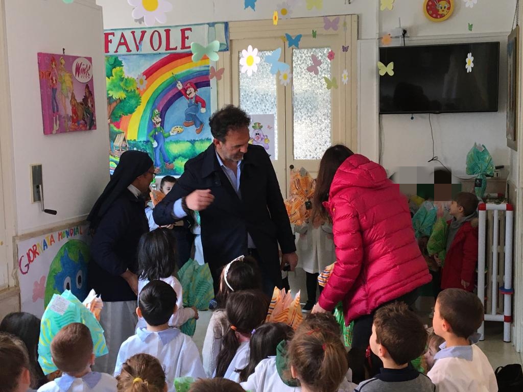 Salice 450 Uova Di Cioccolato Per I Bambini Delle Scuole Corriere Salice 450 Uova Di Cioccolato Per I Bambini Delle Scuole Corriere