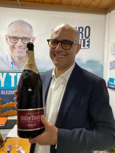 Ronny Trio fa il bis e si lascia dietro Paladini, D’Antini e la sua ex vice, Martina Gentile, all’ultimo posto. “Voglio andare nelle scuole domani e poi penserò al Pug” - Corriere Salentino