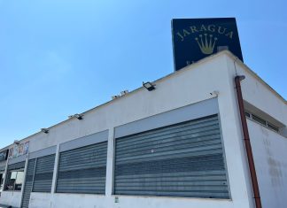 Razzìa notturna nella sala slot, ladri svuotano le macchinette e fuggono con la cassaforte