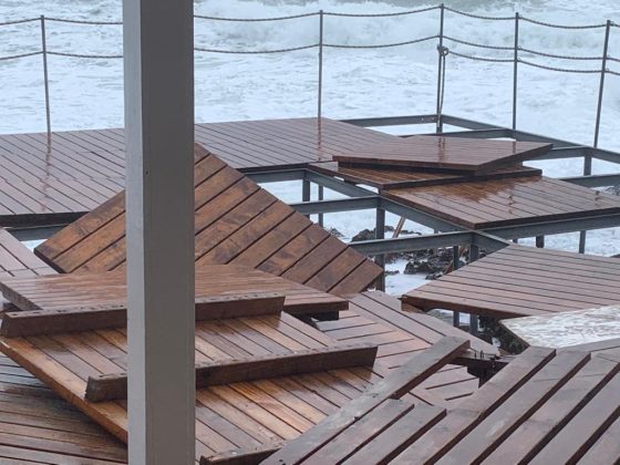 Danni da maltempo anche a Santa Maria di Leuca: semidistrutto un lido, affondata una barca a vela - Corriere Salentino