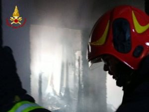 Divampa incendio nella villetta in periferia: gravi danni al solaio - Corriere Salentino