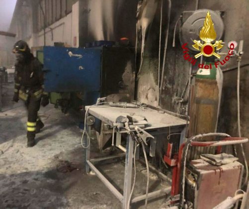 Divampa l'incendio nella zona industriale: danni nel reparto attrezzature di un'azienda - Corriere Salentino