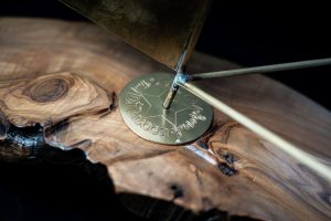 Le opere di Debora di Lucca, realizzate con gli ulivi infettati dalla xylella, stanno conquistando la critica internazionale - Corriere Salentino