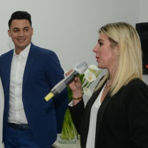 Veglie, vittoria del centrosinistra. Mariarosaria De Bartolomeo è sindaca (nella sua squadra anche Pd ed M5S). A Vernole eletto Mauro De Carlo. Delli Noci esulta - Corriere Salentino