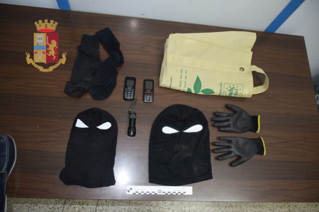 Assalto notturno all'ufficio postale con un ordigno: dopo il boato la fuga. Tre arresti - Corriere Salentino