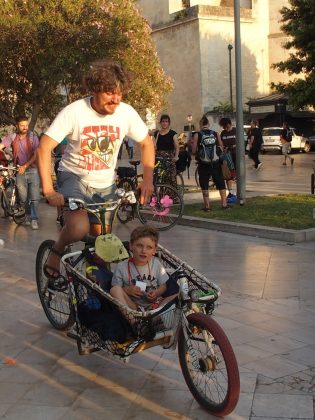 La Ciemmona a Lecce, biciclette di tutto il mondo per le strade del capoluogo salentino - Corriere Salentino
