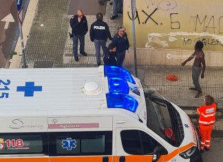 Risse continue con cocci e catene, spaccio e bivacco. “Il Bronx è qui: abbiamo paura ad uscire di casa”