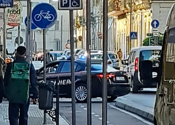 Risse continue con cocci e catene, spaccio e bivacco. "Il Bronx è qui: abbiamo paura ad uscire di casa" - Corriere Salentino