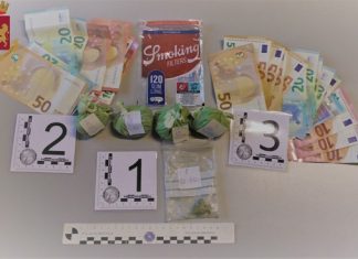 In auto con dosi di marijuana, in casa i soldi dello spaccio: ai domiciliari un 22enne