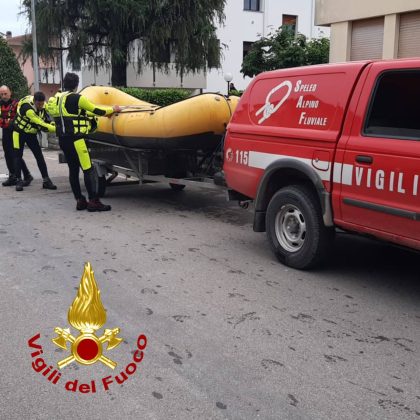 Alluvione in Emilia Romagna, tra i soccorritori anche una squadra dei vigili del fuoco di Lecce - Corriere Salentino