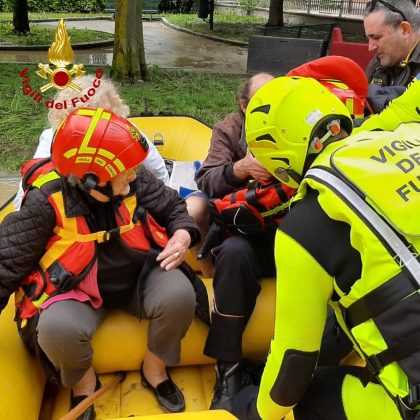 Alluvione in Emilia Romagna, tra i soccorritori anche una squadra dei vigili del fuoco di Lecce - Corriere Salentino