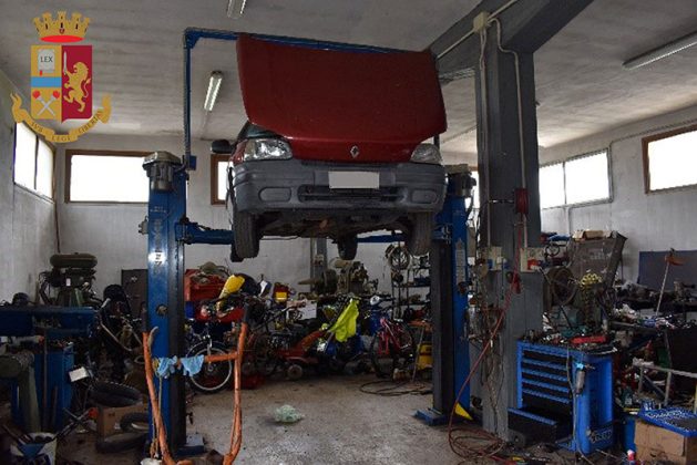 Sequestrate due officine abusive, nei guai due fratelli. Sanzioni di 5.000 euro anche per i clienti - Corriere Salentino