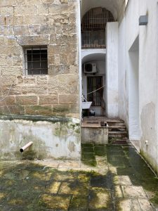 Nuovo allarme di Scorrano: “Mancato rispetto delle norme nel cantiere Alvino di Piazza S.Oronzo. Nuovo pericolo negli uffici dell’ex Convento Teatini” - Corriere Salentino