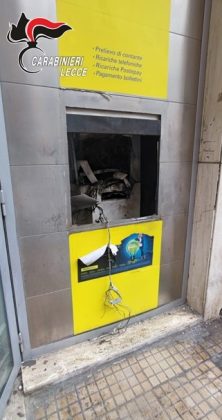 Assalto notturno all'ufficio postale con un ordigno: dopo il boato la fuga. Tre arresti - Corriere Salentino