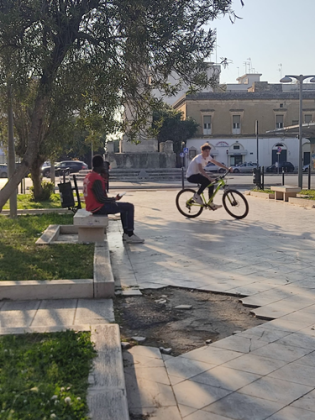 Porta Napoli, Sportello dei diritti: altro che "Trionfo", basolato saltato e a rischio cadute. Intervenga immediatamente l'amministrazione - Corriere Salentino