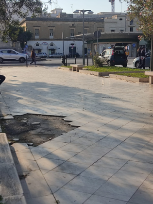 Porta Napoli, Sportello dei diritti: altro che "Trionfo", basolato saltato e a rischio cadute. Intervenga immediatamente l'amministrazione - Corriere Salentino