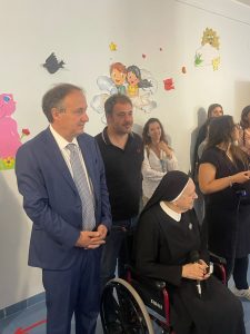 Sebastiano Leo, Assessore alla Pubblica Istruzione, in visita presso l’Istituto Discepole Gesù Eucaristico: innovative metodologie didattiche nel programma, una realtà all’avanguardia - Corriere Salentino