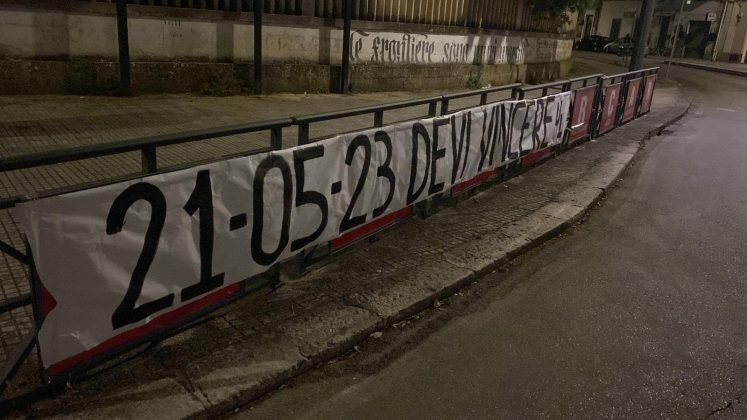 Ultras Lecce, striscioni nella città: “Devi vincere” - Corriere Salentino