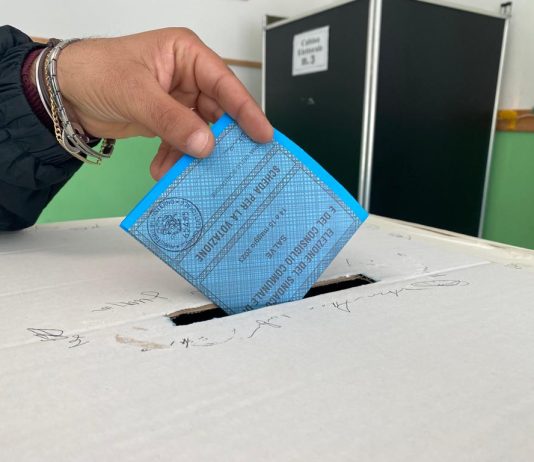 Ballottaggi, oggi 200 seggi aperti in sei comuni pugliesi