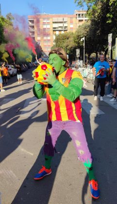 Il centro cittadino di Lecce esplode di gioia per la salvezza dei giallorossi - Corriere Salentino