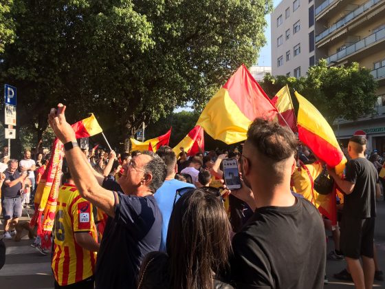 Il centro cittadino di Lecce esplode di gioia per la salvezza dei giallorossi - Corriere Salentino