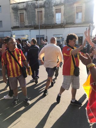 Il centro cittadino di Lecce esplode di gioia per la salvezza dei giallorossi - Corriere Salentino