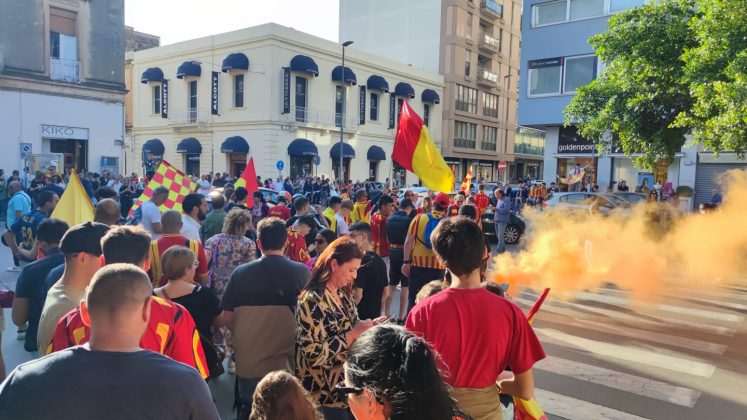 Il centro cittadino di Lecce esplode di gioia per la salvezza dei giallorossi - Corriere Salentino