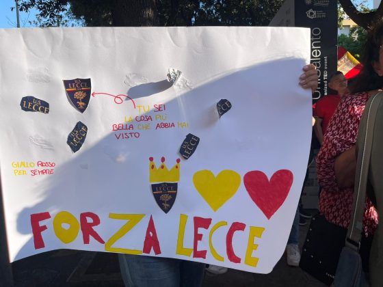 Il centro cittadino di Lecce esplode di gioia per la salvezza dei giallorossi - Corriere Salentino