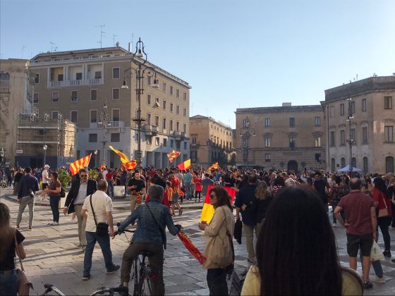 Il centro cittadino di Lecce esplode di gioia per la salvezza dei giallorossi - Corriere Salentino