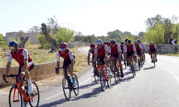 "Il Giro dei Venti" crea il giardino del futuro. I partecipanti piantano 250 alberi di ulivo - Corriere Salentino