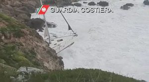 Danni da maltempo anche a Santa Maria di Leuca: semidistrutto un lido, affondata una barca a vela - Corriere Salentino