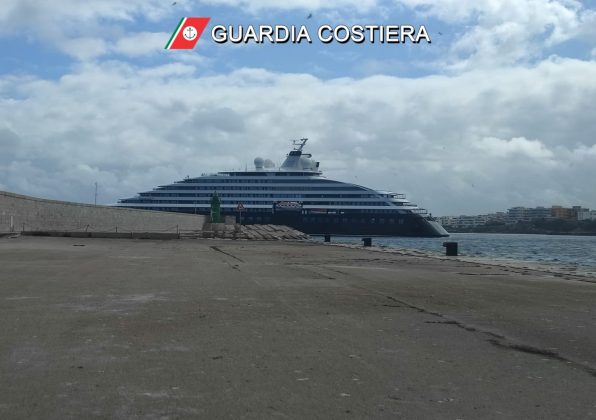 Nave da carico e nave da crociera: sono due le navi a cui il porto di Gallipoli dà il benvenuto - Corriere Salentino