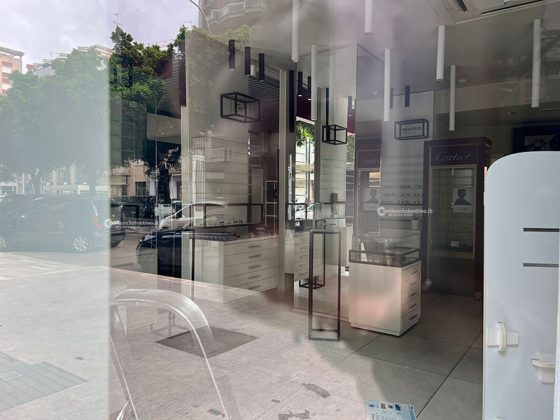 Ancora una razzìa nel centro di Lecce, nel mirino finisce un’ottica: sfondata la vetrata per rubare - Corriere Salentino