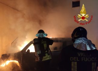 Altro rogo notturno, brucia la Jeep di un 36enne. Fiamme anche ad Ugento, in fumo una Focus in pieno giorno