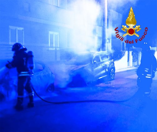 Ennesimo rogo notturno, alle fiamme le due auto di una coppia di farmacisti - Corriere Salentino