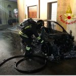 Notte rovente nel Nord Salento: bruciano due auto, una era rubata. Indagini in corso - Corriere Salentino