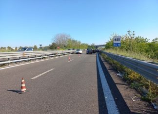 Malore mentre è alla guida sulla statale, l’auto finisce sul guardrail: uomo trasportato d’urgenza in ospedale
