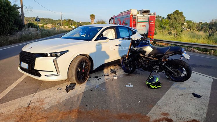 Drammatico schianto tra auto e moto sulla via per il mare: grave un centauro - Corriere Salentino