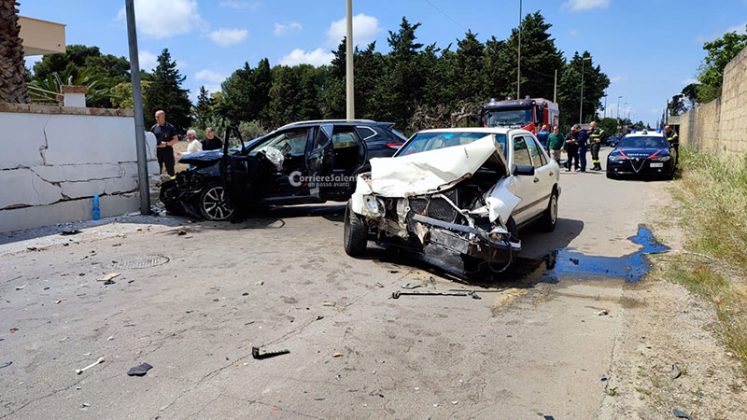 Violento schianto in periferia, un’auto abbatte il muro di una villa: un ferito in codice rosso al Fazzi - Corriere Salentino