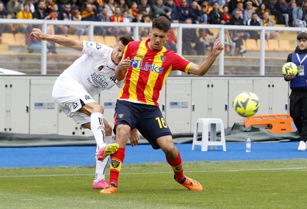 Il Lecce spreca l’occasione di chiudere i conti, contro lo Spezia finisce 0 a 0. Ancora contestazioni per Corvino: “Vattene da Lecce" - Corriere Salentino