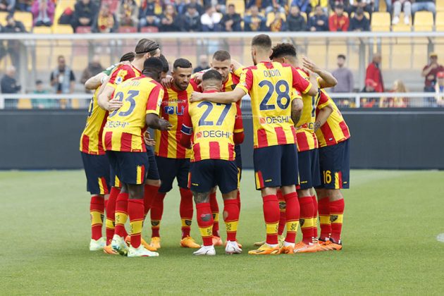 Il Lecce spreca l’occasione di chiudere i conti, contro lo Spezia finisce 0 a 0. Ancora contestazioni per Corvino: “Vattene da Lecce" - Corriere Salentino