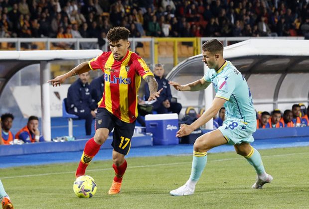 Il Lecce perde lo scontro salvezza per 1 a 0 contro il Verona, ma resta a +4 sulla zona rossa - Corriere Salentino