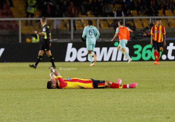 Il Lecce perde lo scontro salvezza per 1 a 0 contro il Verona, ma resta a +4 sulla zona rossa - Corriere Salentino