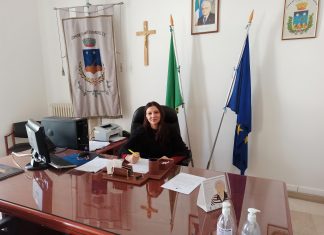 Non hai i soldi per la TARI? A Monteroni puoi pagare ridipingendo le pareti di una scuola