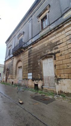 Maltempo, nel Salento cadono decine di alberi su strade e binari. A Diso sradicate le luminarie della festa - Corriere Salentino