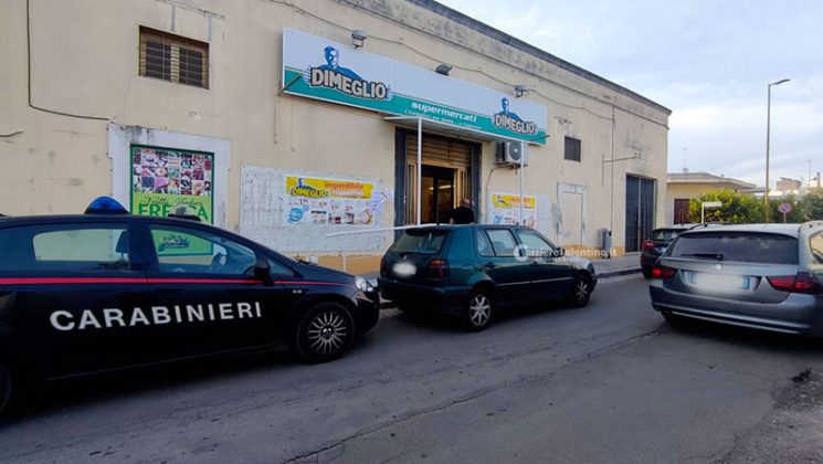 Rapinatore solitario in azione nel supermercato: pistola contro la cassiera e via con il bottino - Corriere Salentino