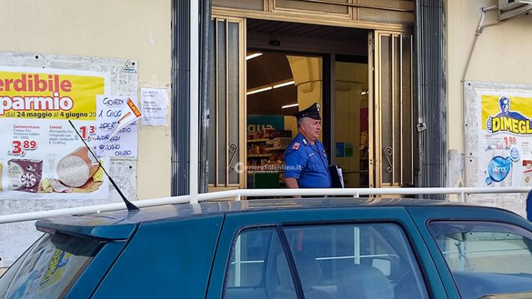 Rapinatore solitario in azione nel supermercato: pistola contro la cassiera e via con il bottino - Corriere Salentino